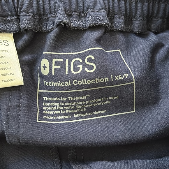 Figs Yola Scrub Cargo Pants Bottoms Style# TW2000P PO# 1669 Navy Regular Rise - Picture 13 of 16